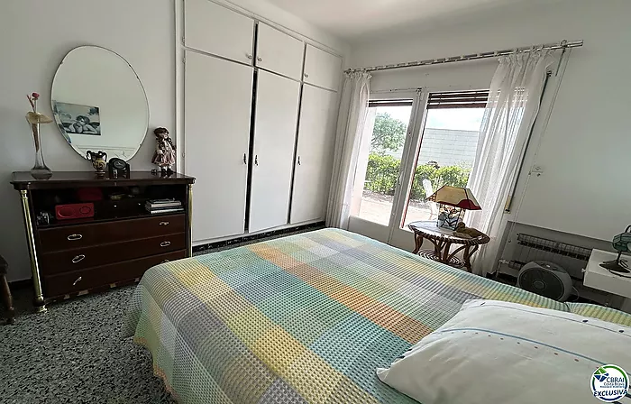 Casa en Llançà con licencia turística, vistas al mar y a pocos metros de la playa.