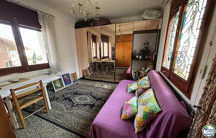 Casa en Llançà con licencia turística, vistas al mar y a pocos metros de la playa.