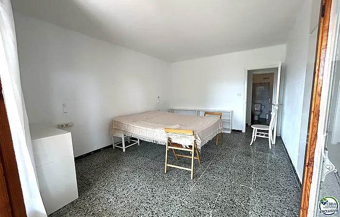 Casa en Llançà con licencia turística, vistas al mar y a pocos metros de la playa.