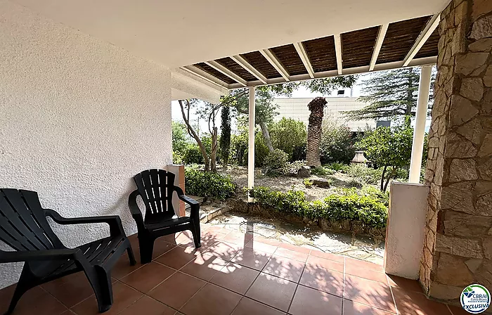 Casa en Llançà con licencia turística, vistas al mar y a pocos metros de la playa.