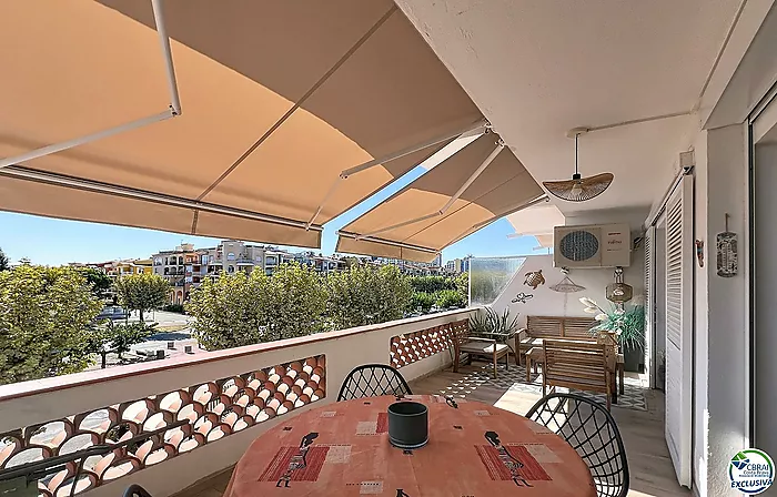 Apartamento reformado con terraza a 150 m de la playa – Empuriabrava