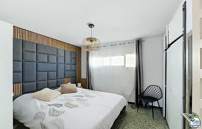Apartamento reformado con terraza a 150 m de la playa – Empuriabrava