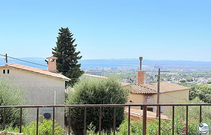 Pequeña casa con vistas al mar y terraza en Mas Fumats, Roses