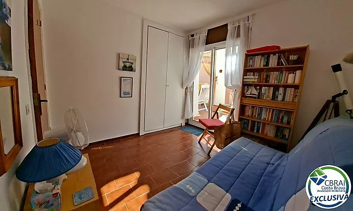 Apartament ubicat a tercera línia de mar amb piscina, jardí, i pàrquing