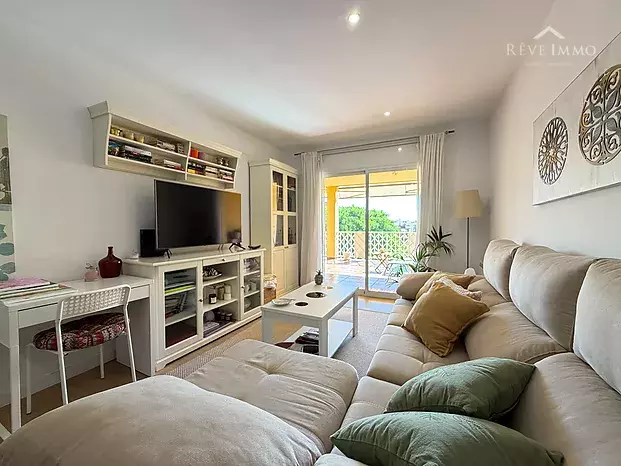 Apartamento renovado con espectacular terraza en el centro de Roses
