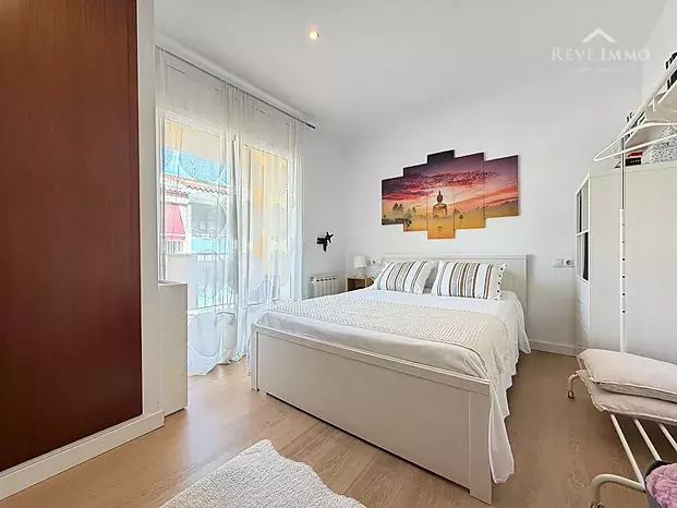 Apartamento renovado con espectacular terraza en el centro de Roses