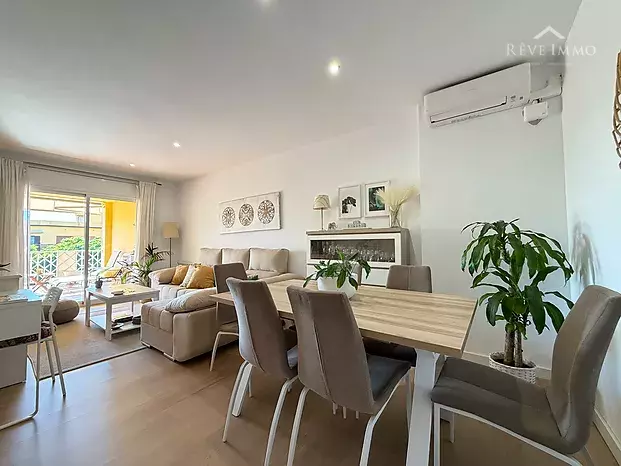 Apartamento renovado con espectacular terraza en el centro de Roses