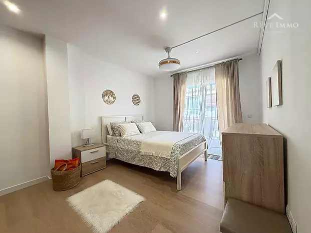 Apartamento renovado con espectacular terraza en el centro de Roses