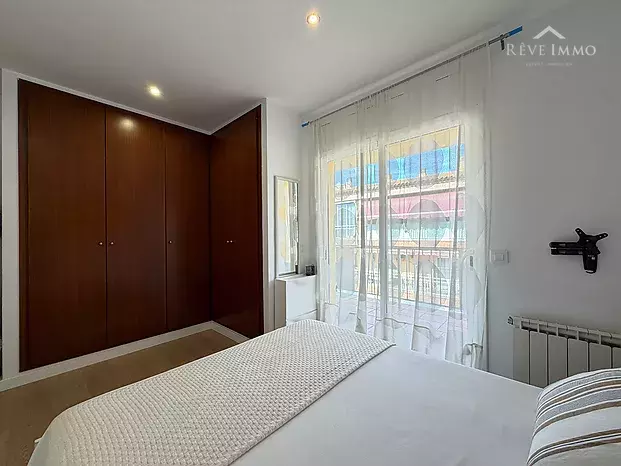 Apartamento renovado con espectacular terraza en el centro de Roses