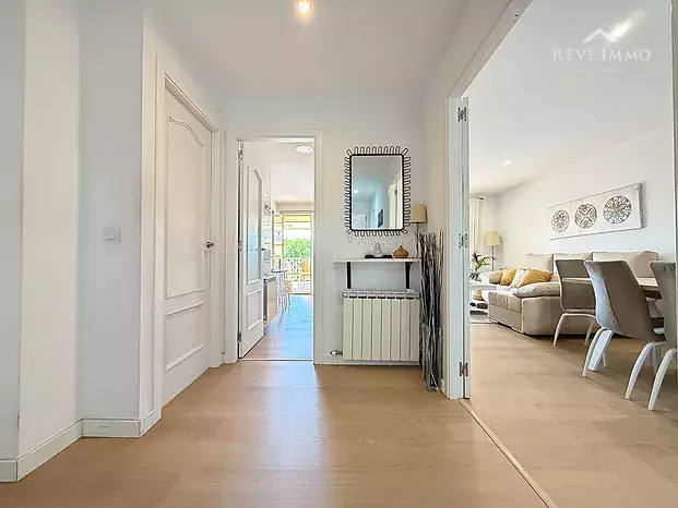 Apartamento renovado con espectacular terraza en el centro de Roses