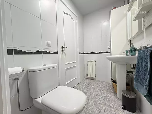 Apartamento renovado con espectacular terraza en el centro de Roses