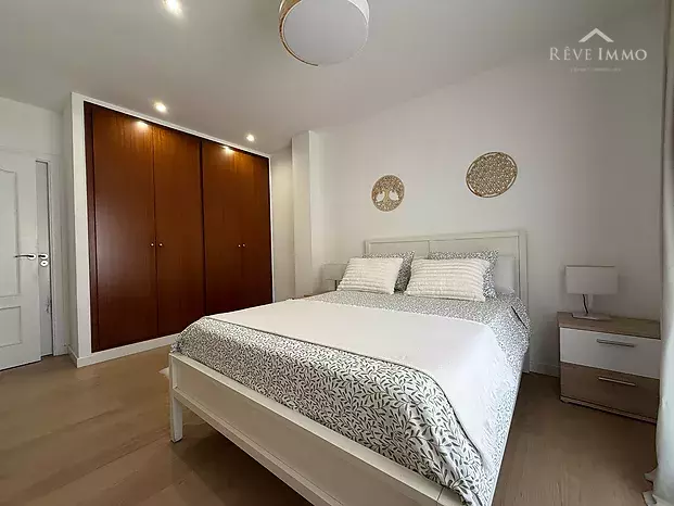 Apartamento renovado con espectacular terraza en el centro de Roses
