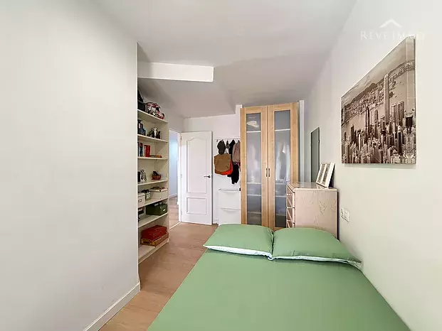 Apartamento renovado con espectacular terraza en el centro de Roses