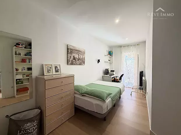 Apartamento renovado con espectacular terraza en el centro de Roses