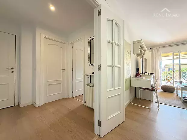Apartamento renovado con espectacular terraza en el centro de Roses