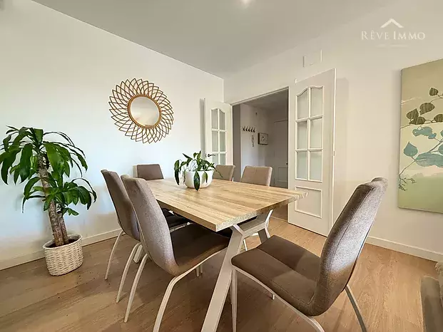 Apartamento renovado con espectacular terraza en el centro de Roses