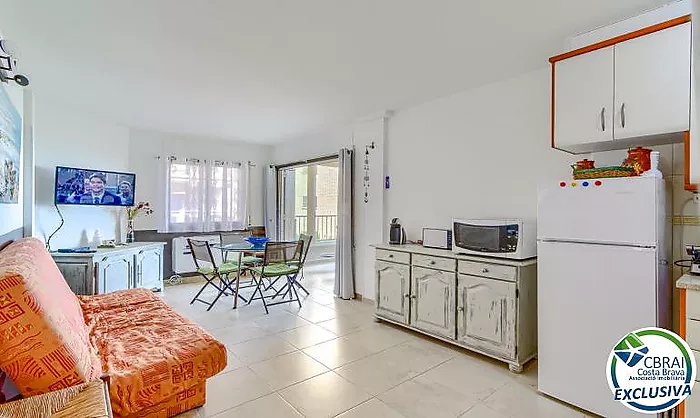 Apartamento en primera línea de mar con vistas en Salatar, Roses