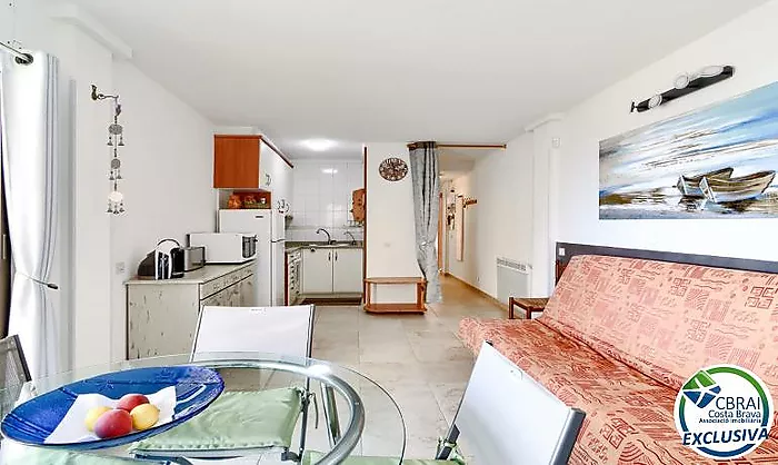 Apartamento en primera línea de mar con vistas en Salatar, Roses