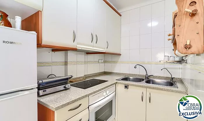 Apartamento en primera línea de mar con vistas en Salatar, Roses