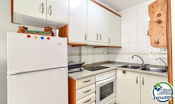 Apartamento en primera línea de mar con vistas en Salatar, Roses
