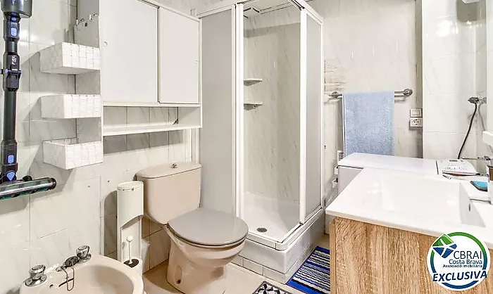 Apartamento en primera línea de mar con vistas en Salatar, Roses