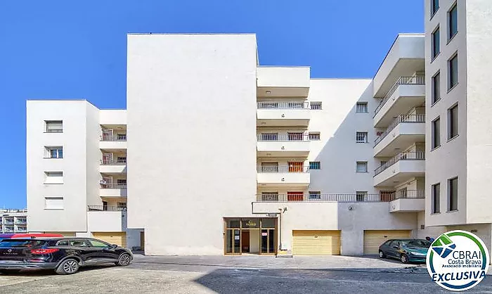 Apartamento en primera línea de mar con vistas en Salatar, Roses