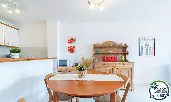 GRAN RESERVA Encantador apartamento a solo 50 metros de la playa, con piscinas, jardines comunitarios y licencia turística