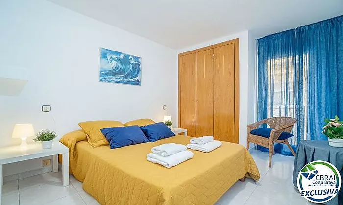 GRAN RESERVA Encantador apartamento a solo 50 metros de la playa, con piscinas, jardines comunitarios y licencia turística