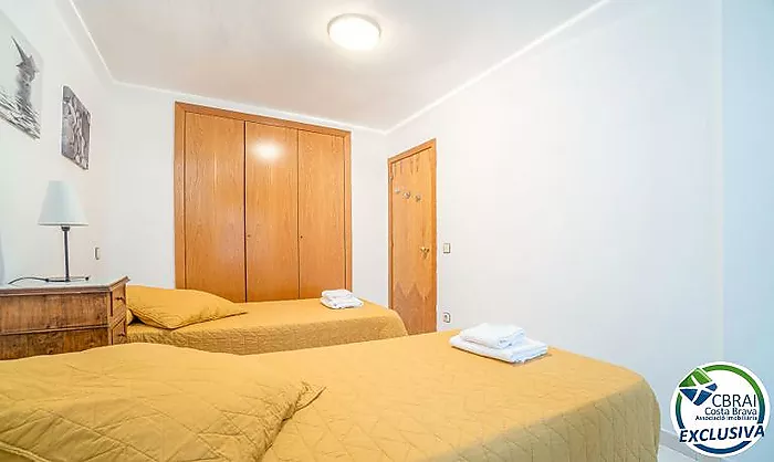 GRAN RESERVA Encantador apartamento a solo 50 metros de la playa, con piscinas, jardines comunitarios y licencia turística