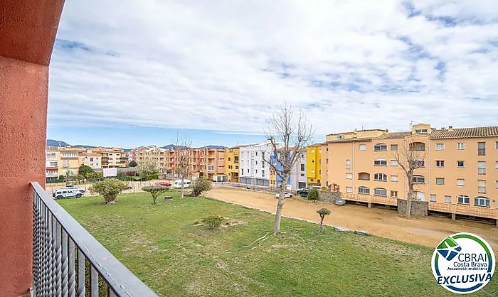 GRAN RESERVA Encantador apartamento a solo 50 metros de la playa, con piscinas, jardines comunitarios y licencia turística