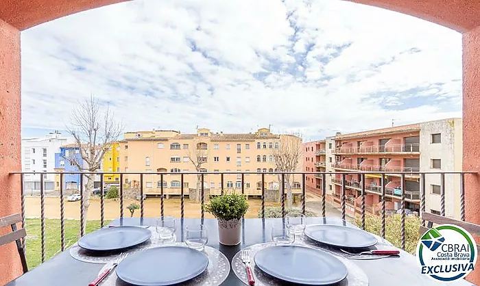 GRAN RESERVA Encantador apartamento a solo 50 metros de la playa, con piscinas, jardines comunitarios y licencia turística