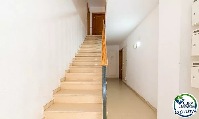 GRAN RESERVA Encantador apartamento a solo 50 metros de la playa, con piscinas, jardines comunitarios y licencia turística