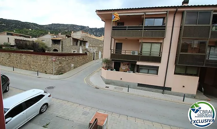 OLIVERA PALAU Place de parking sécurisée pour petite voiture, motos, jet-skis et vélos