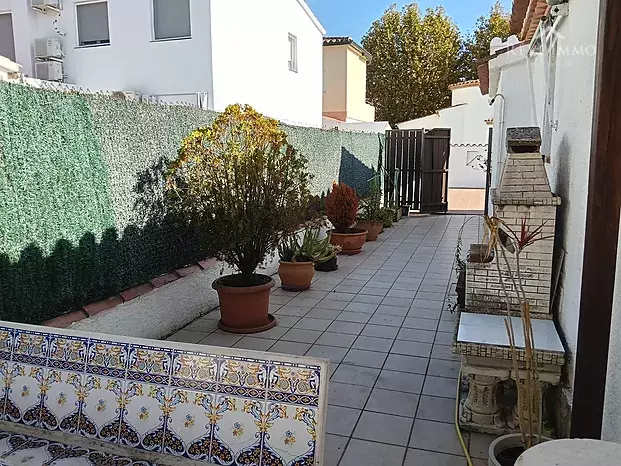 Casa d'una sola planta de 3 dormitoris amb piscina a Empuriabrava