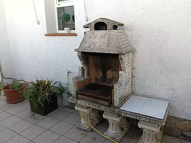 Casa d'una sola planta de 3 dormitoris amb piscina a Empuriabrava