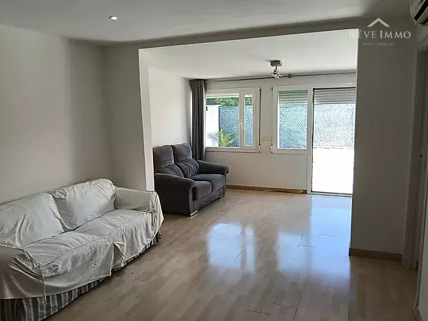 Casa d'una sola planta de 3 dormitoris amb piscina a Empuriabrava