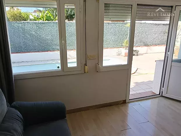 Casa d'una sola planta de 3 dormitoris amb piscina a Empuriabrava