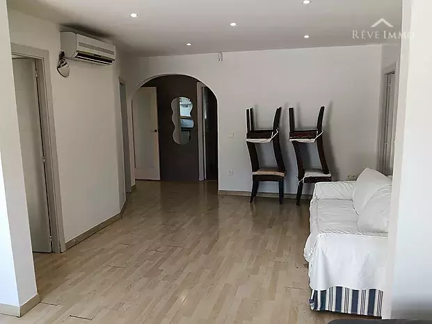 Casa d'una sola planta de 3 dormitoris amb piscina a Empuriabrava
