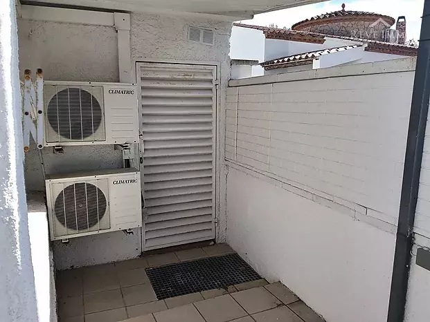 Casa d'una sola planta de 3 dormitoris amb piscina a Empuriabrava