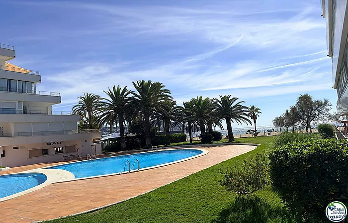 Première ligne de mer – Vue spectaculaire sur la mer et rénové