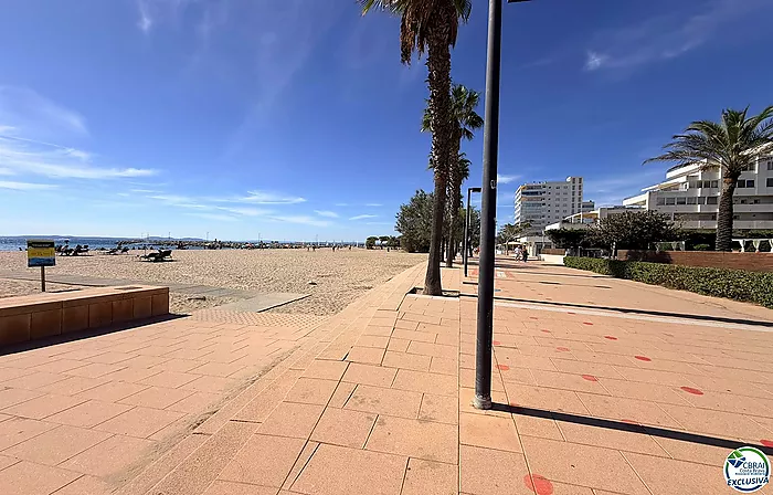 Première ligne de mer – Vue spectaculaire sur la mer et rénové
