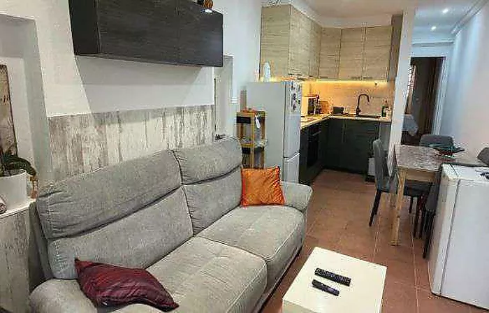 Rez-de-jardin de 2 chambres avec terrasse dans une résidence avec piscine