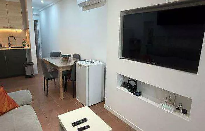Rez-de-jardin de 2 chambres avec terrasse dans une résidence avec piscine
