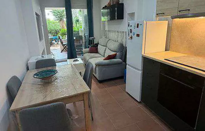 Rez-de-jardin de 2 chambres avec terrasse dans une résidence avec piscine