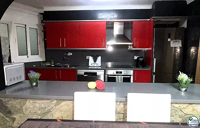 Piso reformado en el centro de Llançà, listo para entrar a vivir