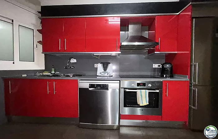 Piso reformado en el centro de Llançà, listo para entrar a vivir