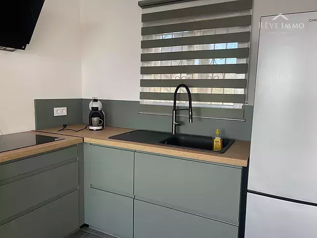 Apartamento reformado con vistas excepcionales a la Bahía de las Rosas.