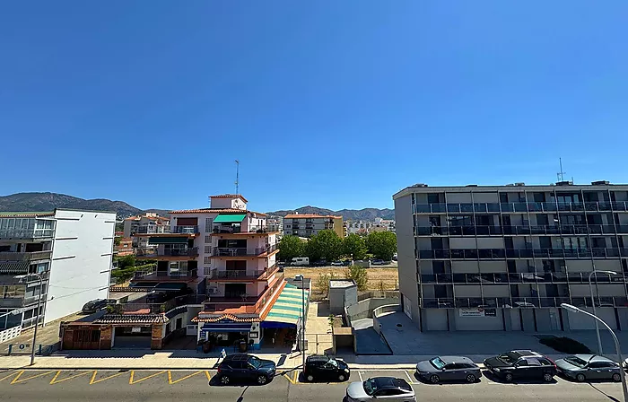 Apartamento luminoso con terraza — Última planta, Santa Margarita, Roses