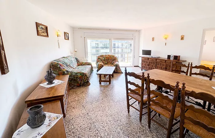 Apartamento luminoso con terraza — Última planta, Santa Margarita, Roses