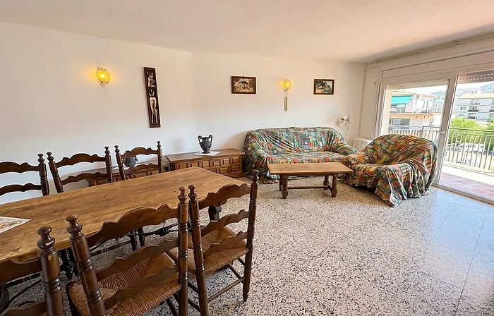Apartamento luminoso con terraza — Última planta, Santa Margarita, Roses